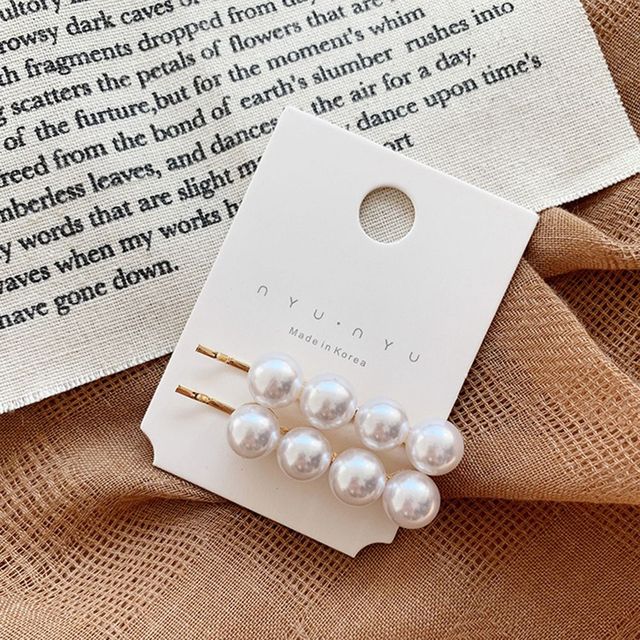 The Mila pearl hair slide